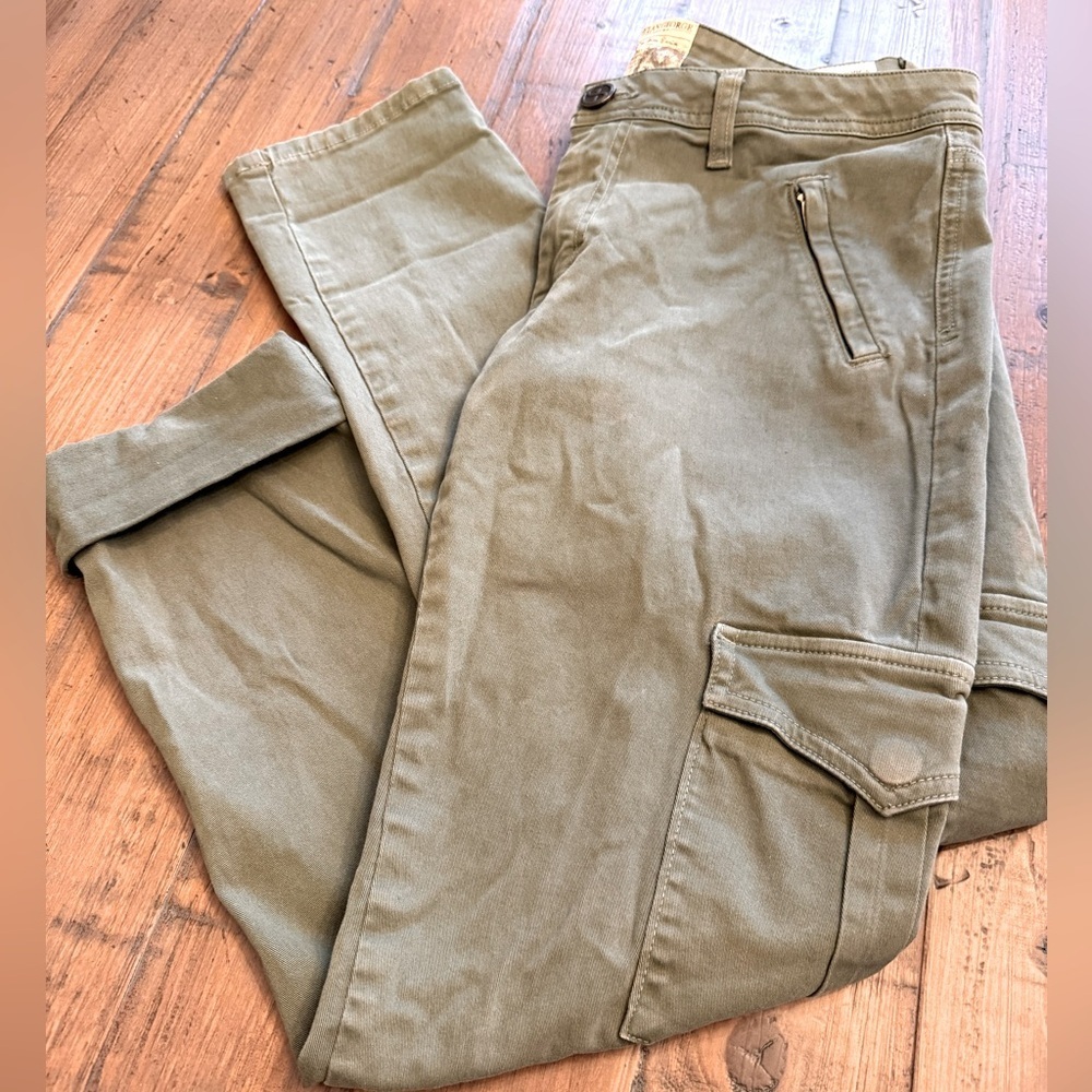 Dylan George woman’s stretch skinny cargo jeans olive green size 30. Made in USA